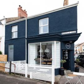 Beautiful Two Bed Mumbles Flat - with parking space