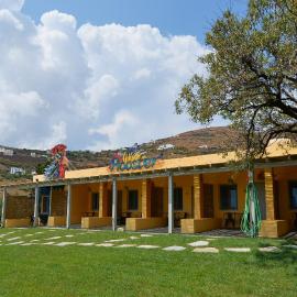 Rooster Guesthouse Rooms, готель у місті Кіпрі