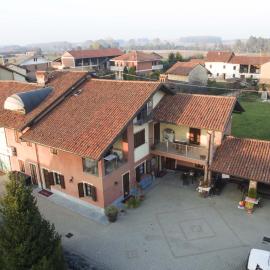 Agriturismo La Ca 'd Majin, hotel v destinaci Poirino