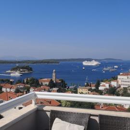 APARTMANI KREŠIĆ 1 HVAR, ξενοδοχείο στο Χβαρ