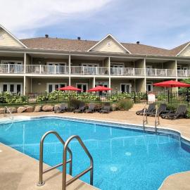 Superbe condo - Navette de Ski Gratuite #102, hotel em Bromont