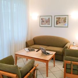 Apartment Fridolin mit Balkon- nur 200m bis zum Strand, hótel í Zempin