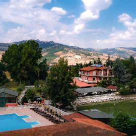 Agriturismo Petrilli، فندق في Flumeri