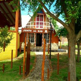 Cabanas Junto al Rio, hotel in Panaholma