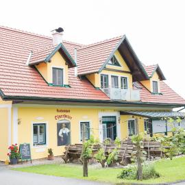 Buschenschank Ofnerpeter، فندق في Sankt Stefan ob Stainz