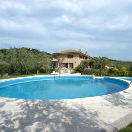 Agriturismo Il Crinale, hotel en Castorano