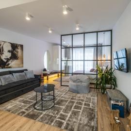 Glossy Lodge, hotel in Thessaloniki
