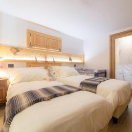 Maison Julie-lungo la via Francigena, hotel in Etroubles