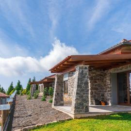 Rochão Village by Rent2U, Lda, Hotel in Calheta