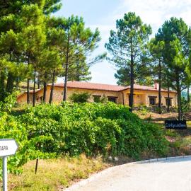 Casa Rural Cortijo La Tapia, hotel in Riópar