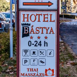 Bástya Hotel, hotel u Makou