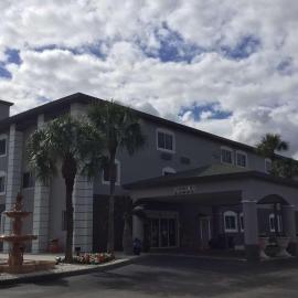 Days Inn & Suites by Wyndham Bonita Springs North Naples、ボニータ・スプリングスのホテル