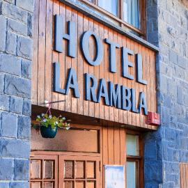 Hotel La Rambla，畢斯卡斯的飯店