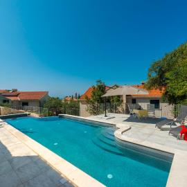 City Center Suites - Apartment with Terrace and Private Pool, hotel sa Cavtat