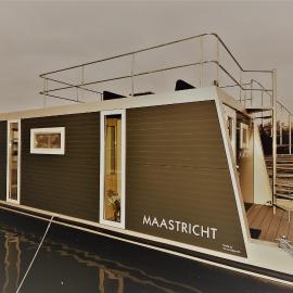 Cozy floating boatlodge "Maastricht"., Hotel in Maastricht