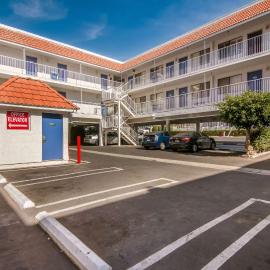Motel 6 Monterey Park, khách sạn ở Monterey Park