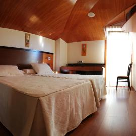 Doade, hotel in Hio