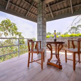 Hill House Waves and Shores, hotel in Kottayam