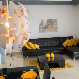 Nandy's home، فندق في Odza II