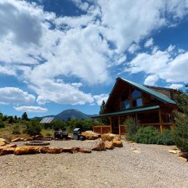 Canyon View Family Cabin, Deck, TV Room, Games, BBQ, Campfire, hotel in Monticello