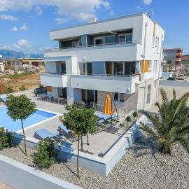 Apartments & Rooms Villa Casia, отель в городе Новаля