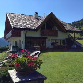 Chalet Romy - Ap Saslonch, hotel in Pramauron