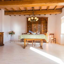Villa Costanzi: Comfy Apartment Below The Cucco, hotel em Sigillo