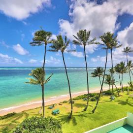 Stunning Ocean Views Condos in Oahu at Punaluu, hotel Hauulában