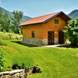 Sleeping with the bees Kozjak, hotel in Kobarid