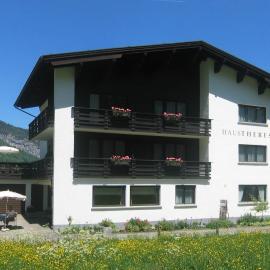 Haus Theresia, hotel a Mellau