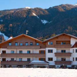 Hotel Tannenhof, hotel di Brunico