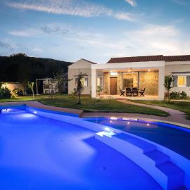 Viesnīca Three Stars Luxury Villas pilsētā Moraitika
