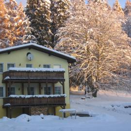 Feriendorf Waldfrieden, hotelli kohteessa Suhl