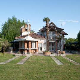 Espacio Domu, hotel in Cañuelas