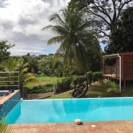 Charmant bungalow au cœur de l’île, hotel di Baie-Mahault