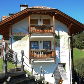 Chalet alla Cascata، فندق في باديا