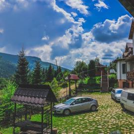 12 Months Estate, hotel sa Myslovka