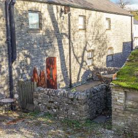 2 Primitive Mews