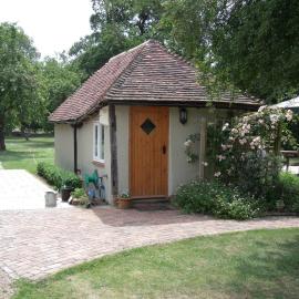 Wilderness B&B 3 Self Contained Rooms Nr Sissinghurst، فندق في هيدكورن