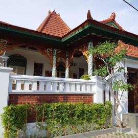 Rumah Jawa Guest House (Syariah), hotel in Yogyakarta
