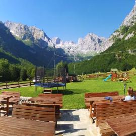 Bungalows Katun Maja Karanfil, hôtel à Gusinje