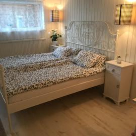 Room with pentry, separate entrance, no cardpayment, hotel di Granna