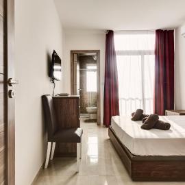 The Village Apartments, hotel in St. Paul's Bay