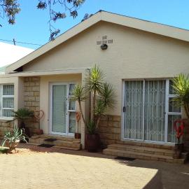 Anri Guesthouse, hótel í Bloemfontein