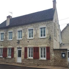 Chambres d'hôtes la Chaumière, hotel in Arcy-sur-Cure