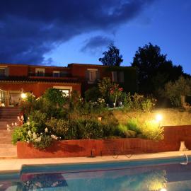 Villa des Roses, hotel v destinaci Roussillon