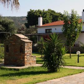 Razi Beach, hotelli Lefókastronissa