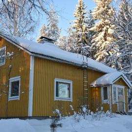 Granny's house 20 min from Koli, hotel i Tuopanjoki