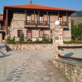 Varnous Hotel, hotel en Agios Germanós
