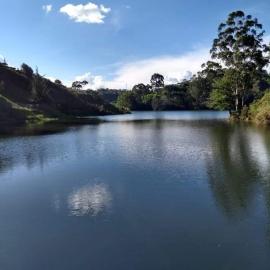 Cabañas La Honda, hotel v mestu Guatapé